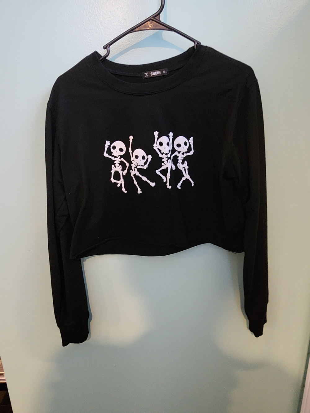 SHEIN Black Crewneck Sweatshirt with Label Detail